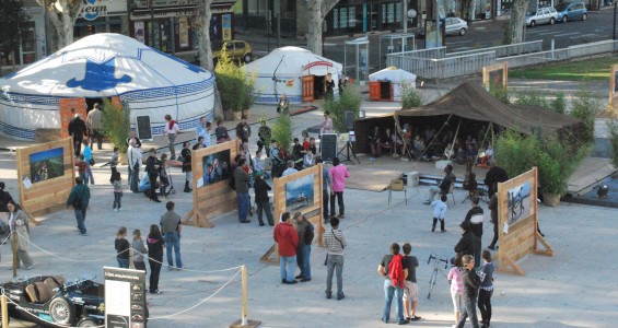 Village des Yourtes. Parvis Théâtre. Icare 2011