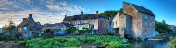 Panorama d'un ancien moulin à Gavray , France