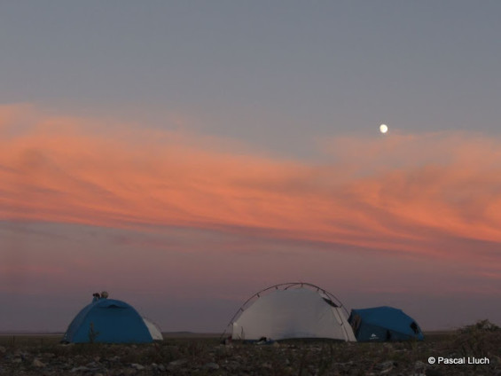 un bivouac sous les étoiles en Mongolie (crédit Pascal Lluch)