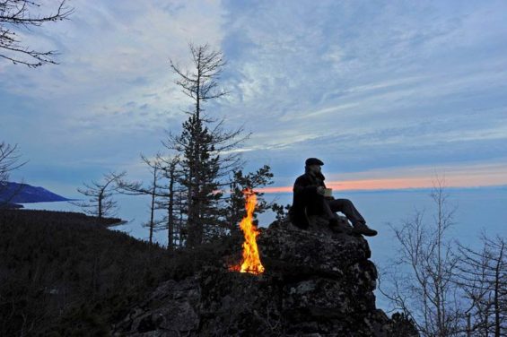 Bivouac sur les hauteurs du lac Baïkal - Sylvain Tesson - Thomas Goisque