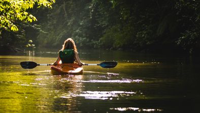 Article : Le kayak au féminin : quand les femmes redessinent la carte de l’aventure douce