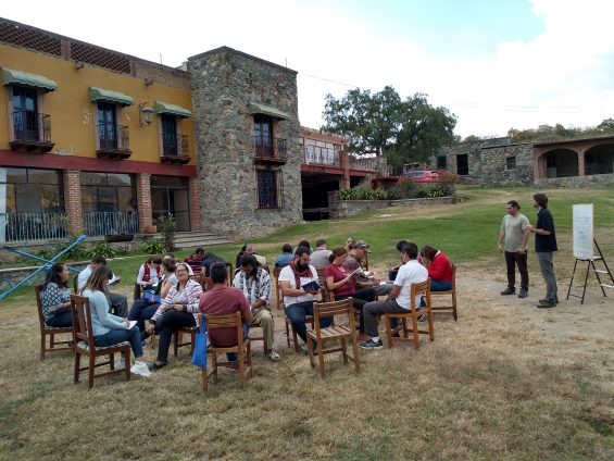 la concertation lors d'un atelier de formation au tourisme régénératif