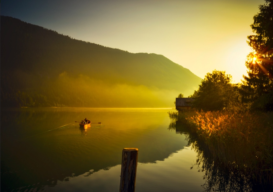 Le superbe lac de Weissensee en Autriche  © Weissensee Informationtinefoto.com