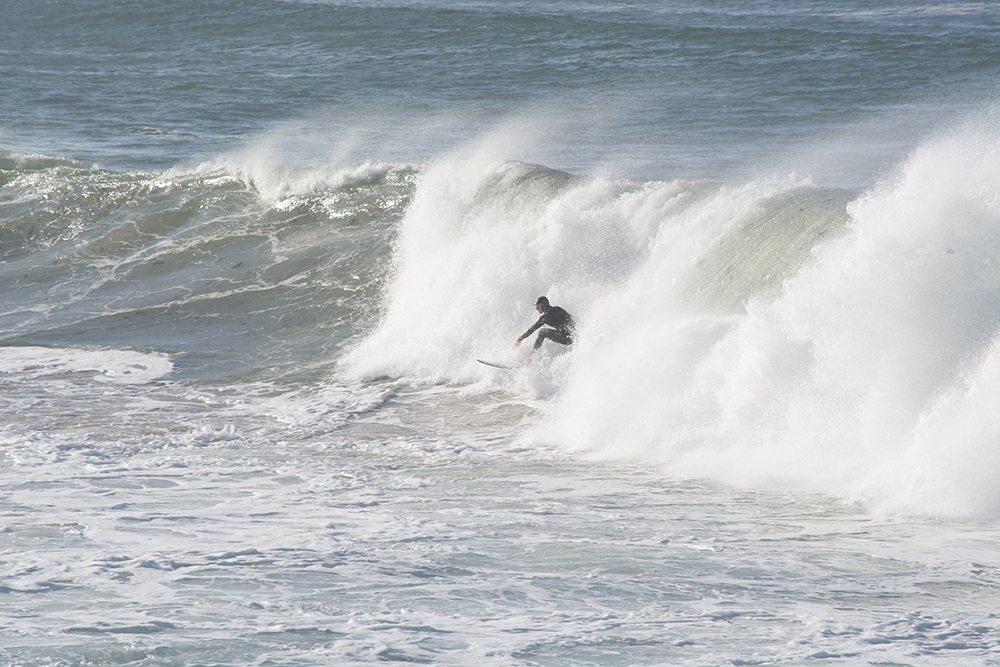 Surfer à la plage d'Onrus en Afrique du Sud