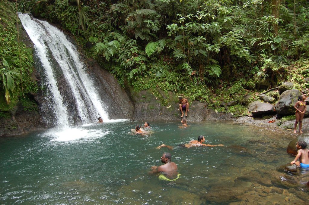 Balade dans le parc national de la Guadeloupe, recouvrant les trois quarts du territoire.