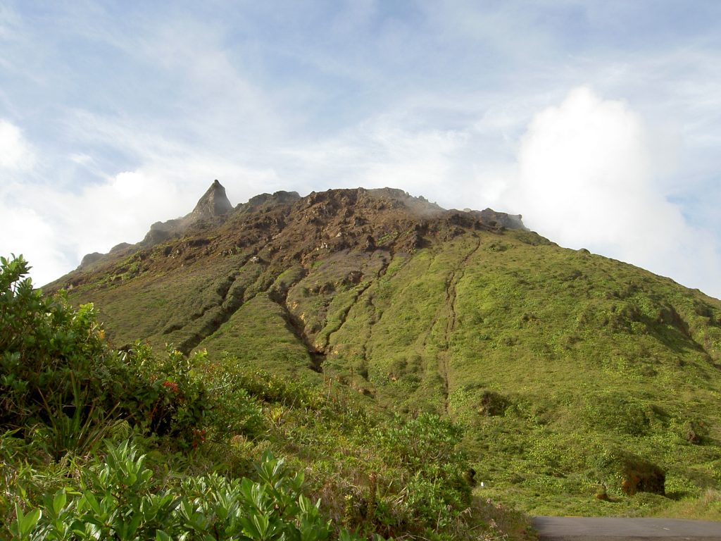 Balade dans le parc national de la Guadeloupe, recouvrant les trois quarts du territoire. 