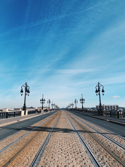 les rails du pont de pierre à Bordeaux