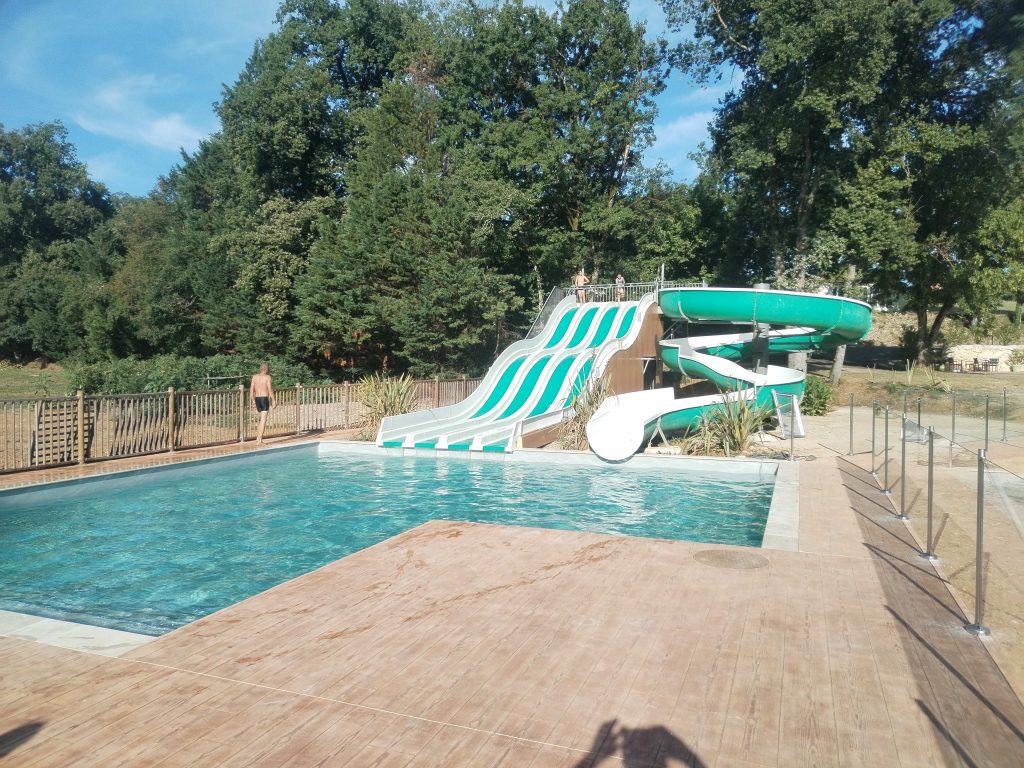S'il semble neuf, le toboggan de la piscine a pourtant 25 années de service... ©Camping Le Valenty