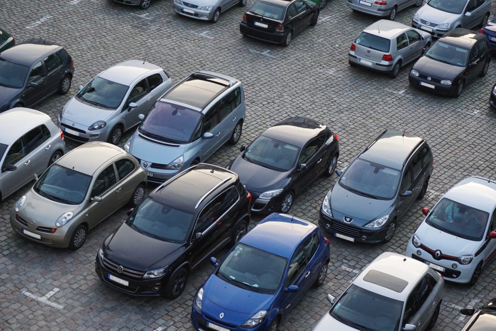 Anticiper la prise en charge de sa voiture par une société allège le stress du départ ! ©Pixabay