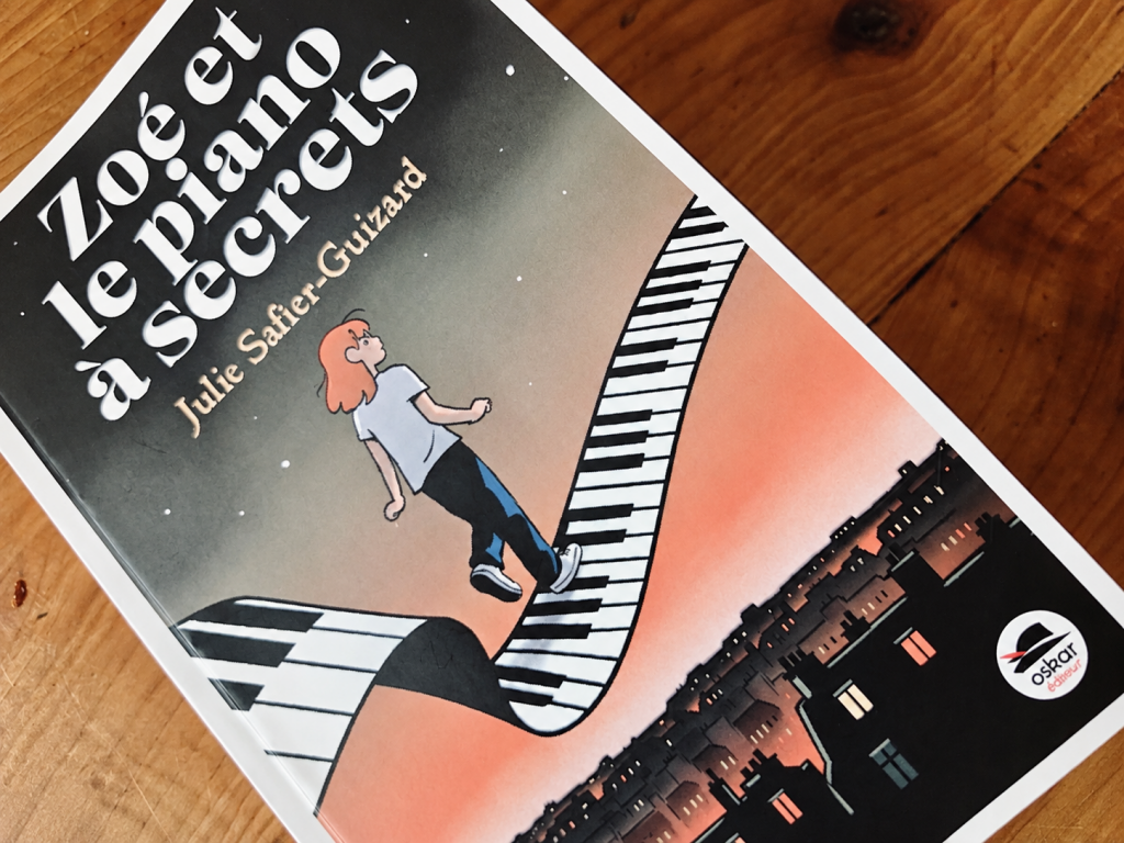 Couverture du roman jeunesse Zoé et le piano à secrets de Julie Safier-Guizard.