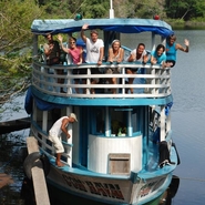 les ecoturistes sur le bateau